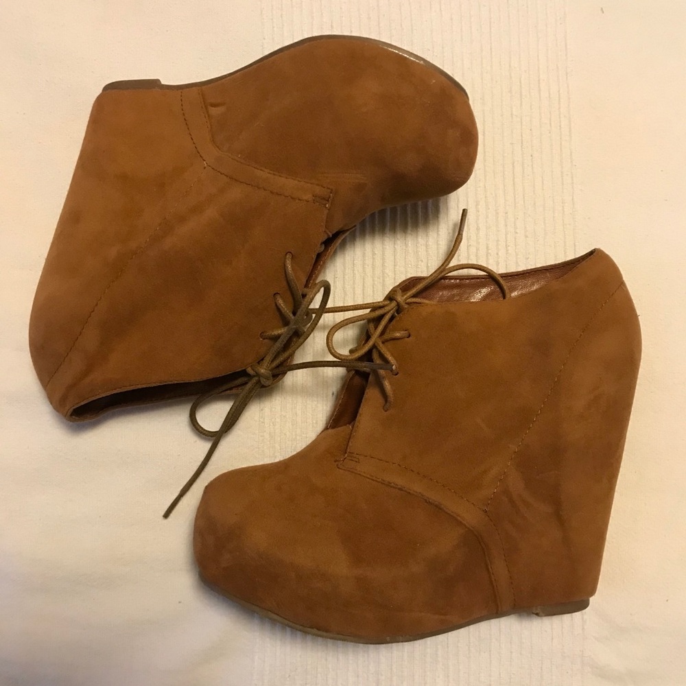 NWOT Hailey Jeans Co. wedge booties, size 8